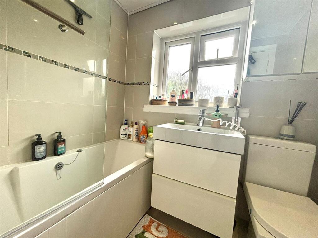 Upstairs Bathroom.jpeg