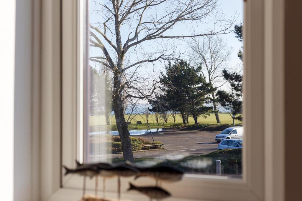 12 Catalina Drive-ph8_web 300.jpg