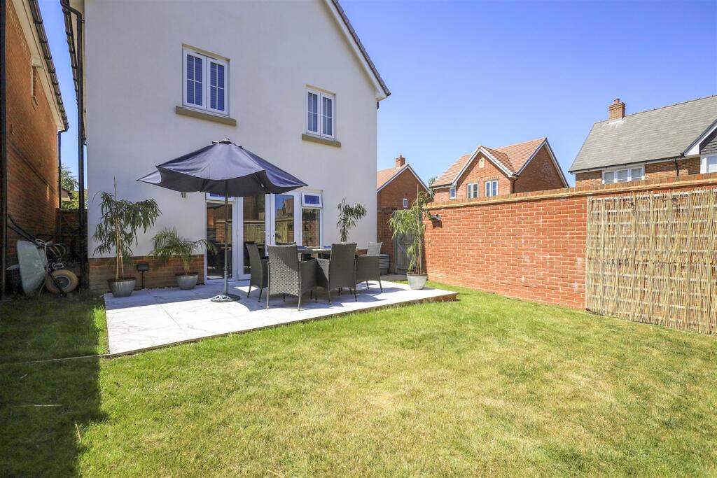 14 Kings Road, Ringmer, BN8 5FS (10).jpg