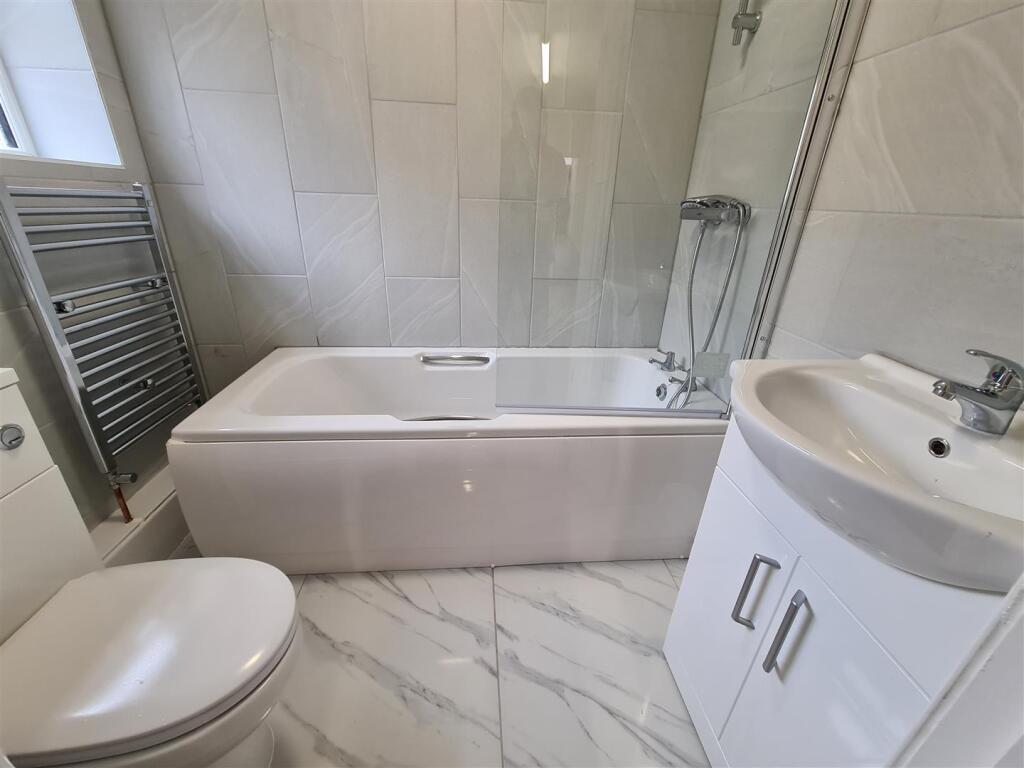 Sandown Road 45 - Bathroom.jpg