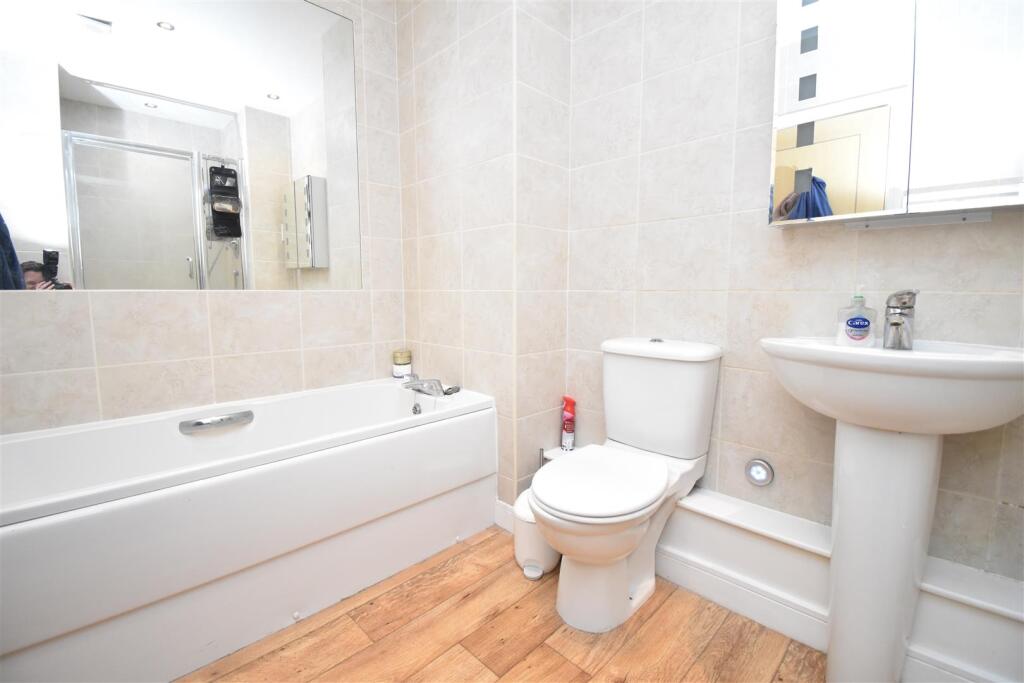 En0-suite 1 use.JPG
