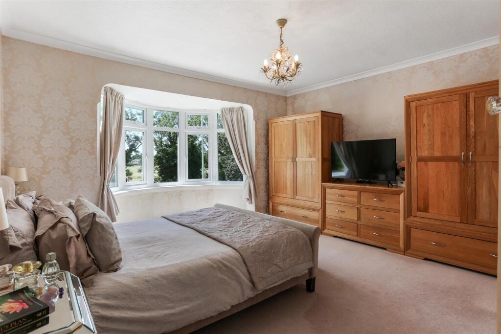 630631790 - 195 Woodcote Road, SM6 9.jpg