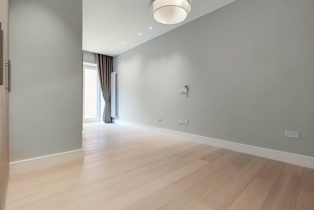 6_Main Bedroom-2.jpg