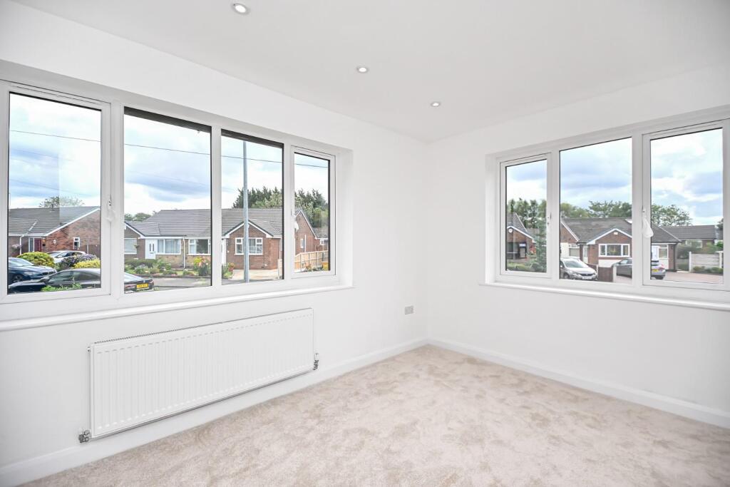 33 Ridgmont Drive Lounge (3).jpg