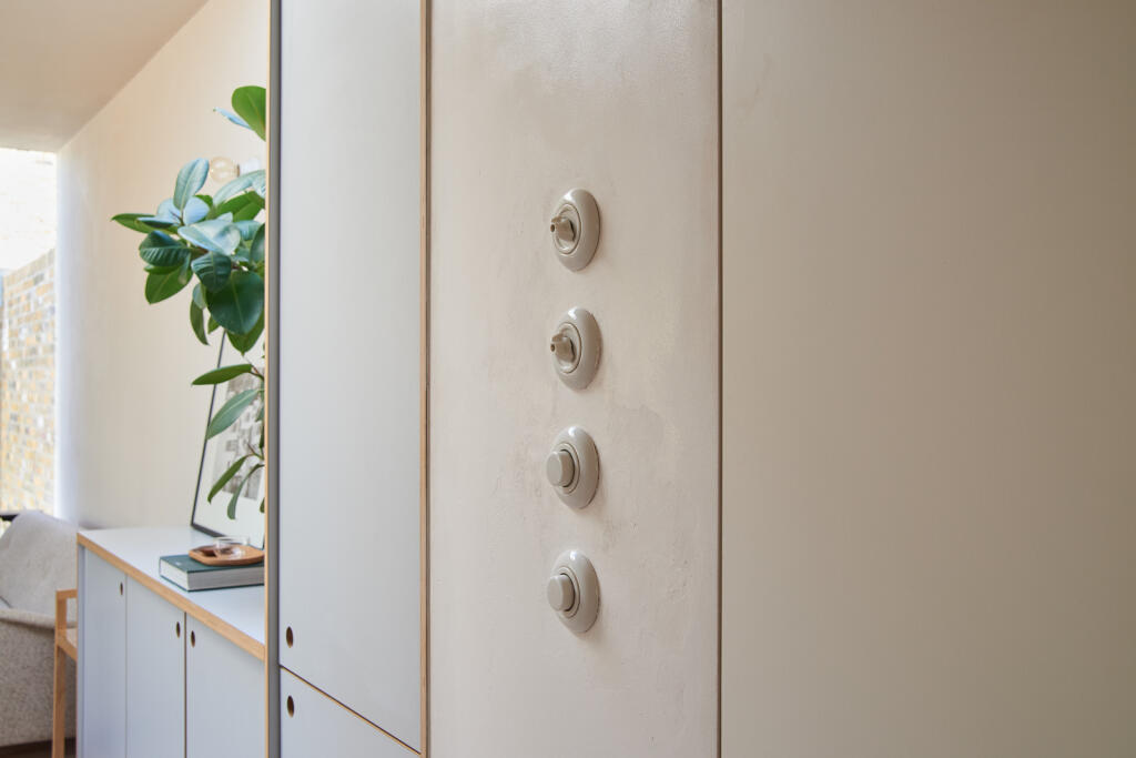 276143 - inigo_21_wisteria_06_04_25_10249.jpg