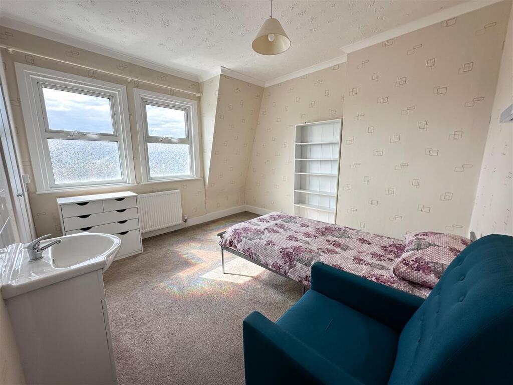 BEDROOM 19