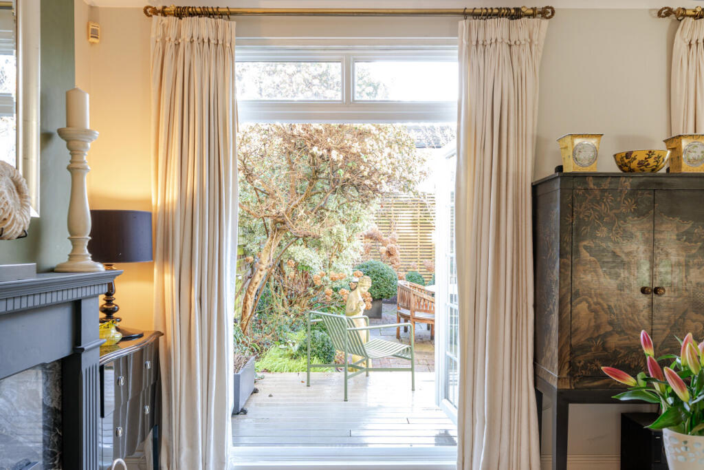 1394856-16-695e4a...