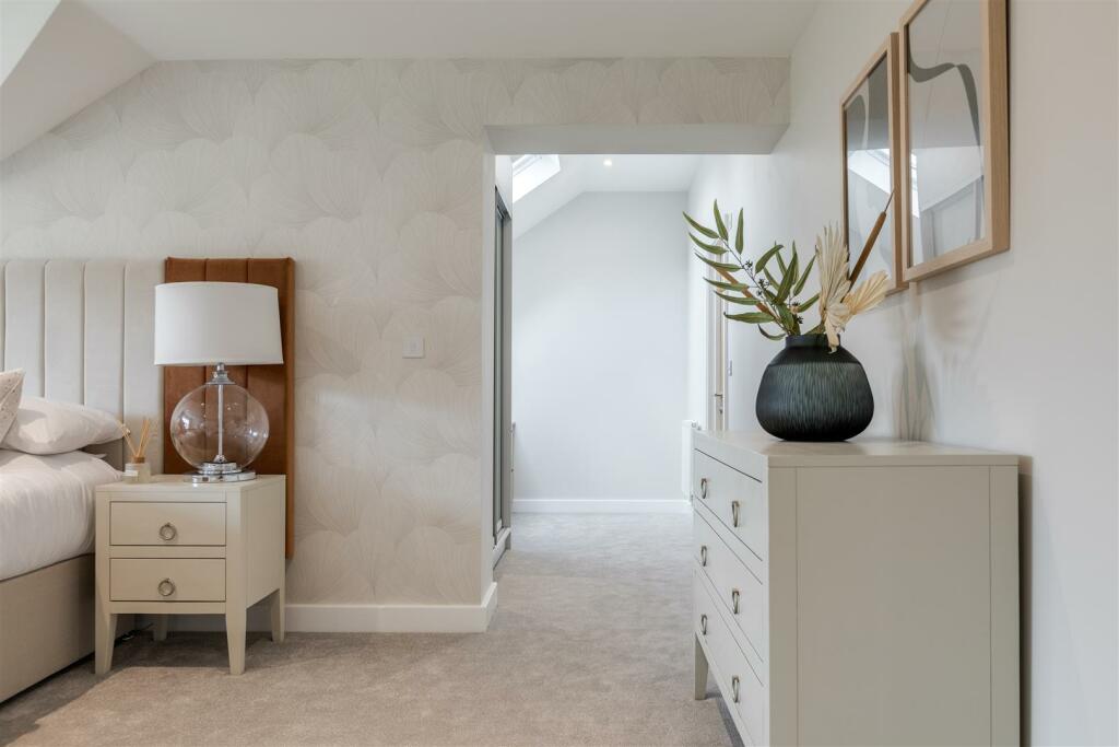 Bed 1 to dressing room show home
