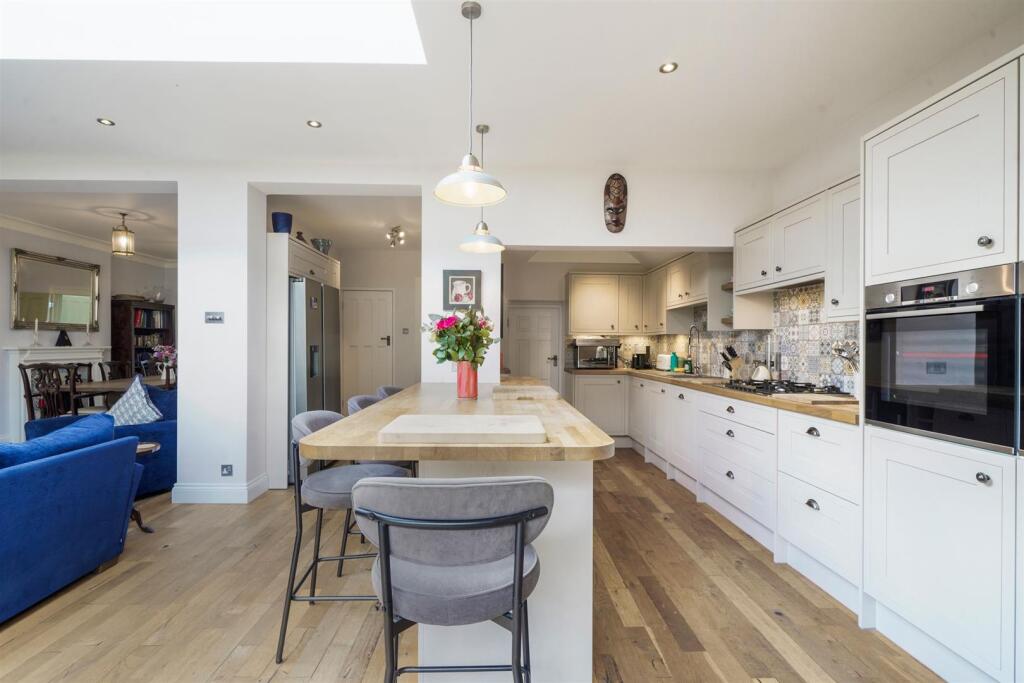 FITTED KITCHEN/DINER (pic 2)