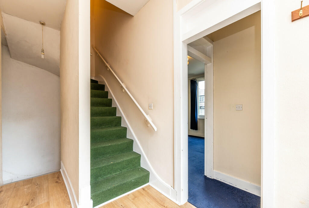 2-325 Woodborough...