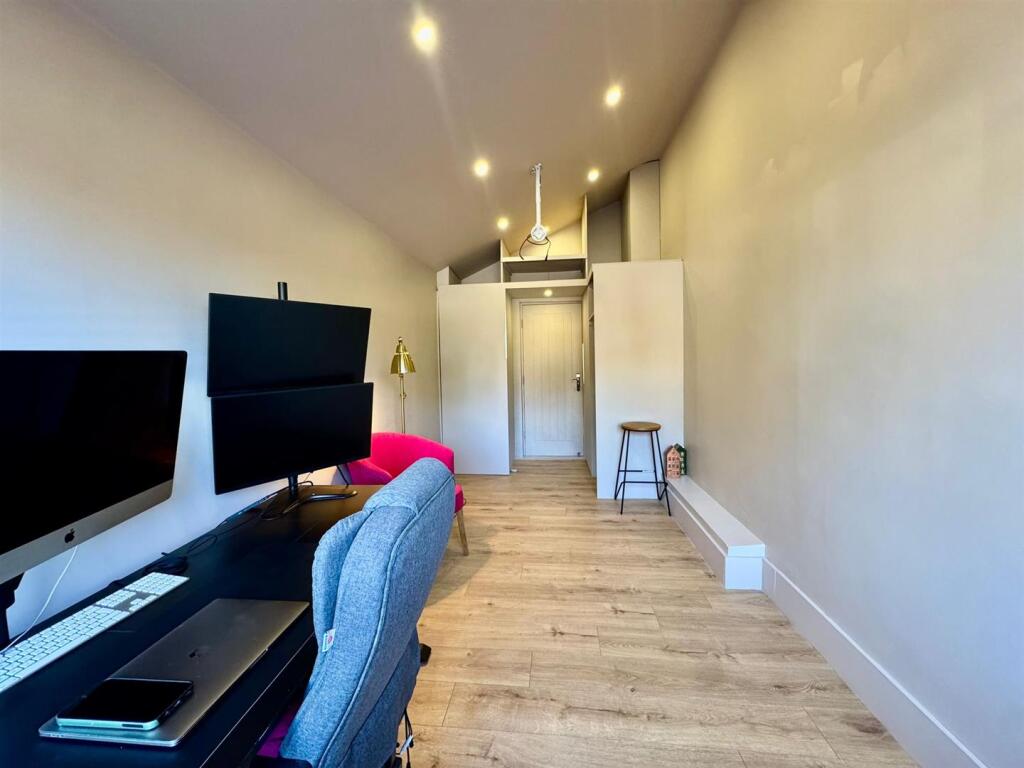 WhatsApp Image 2025-09-25 at 15.07.21 (2).jpeg