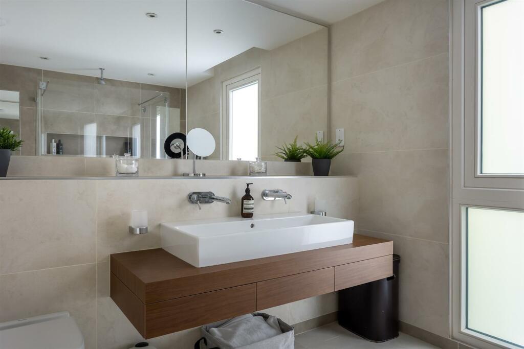 44 - 19 Longcross Causeway - GL7 3DT - Web.jpg