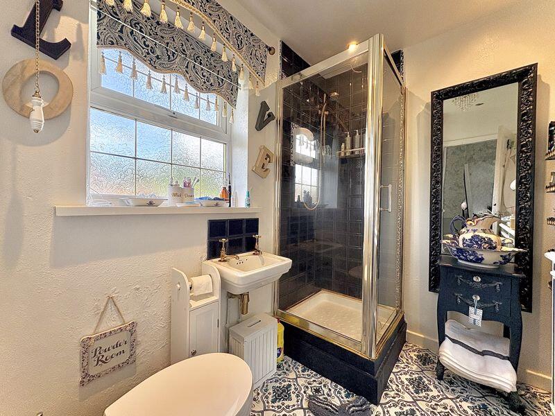 SHOWER ROOM