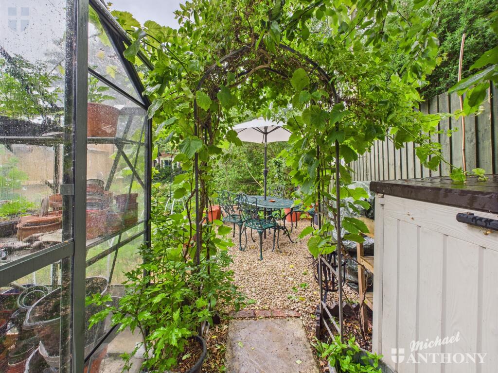 CAM03852G0-PR0307-STILL017