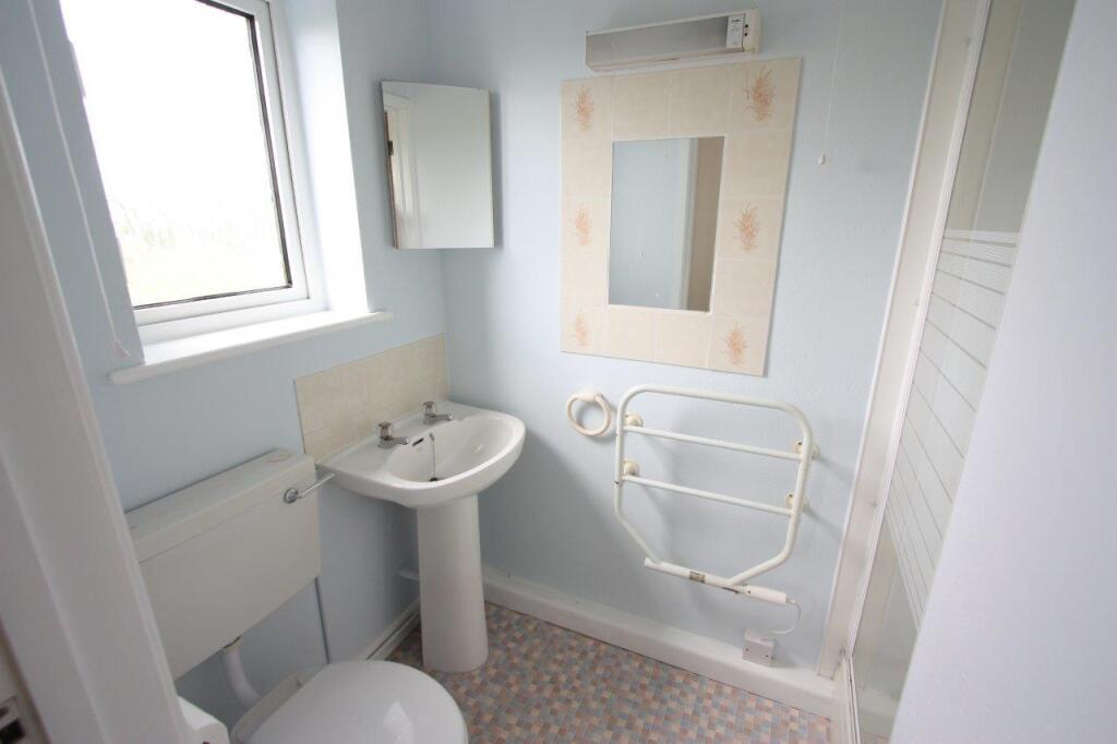 Flat 3, 122 Henver Road En Suite 2