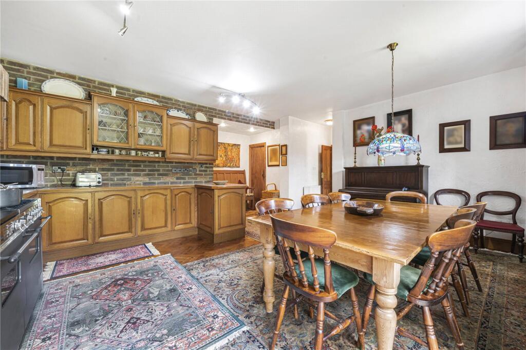 Kitchen/Breakfast Rm