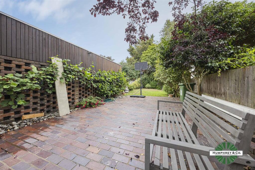 564 Upper Brentwood Road -023.JPG