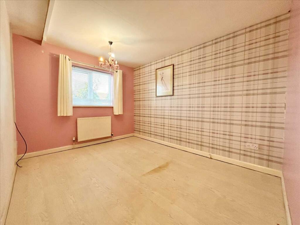 DOUBLE BEDROOM