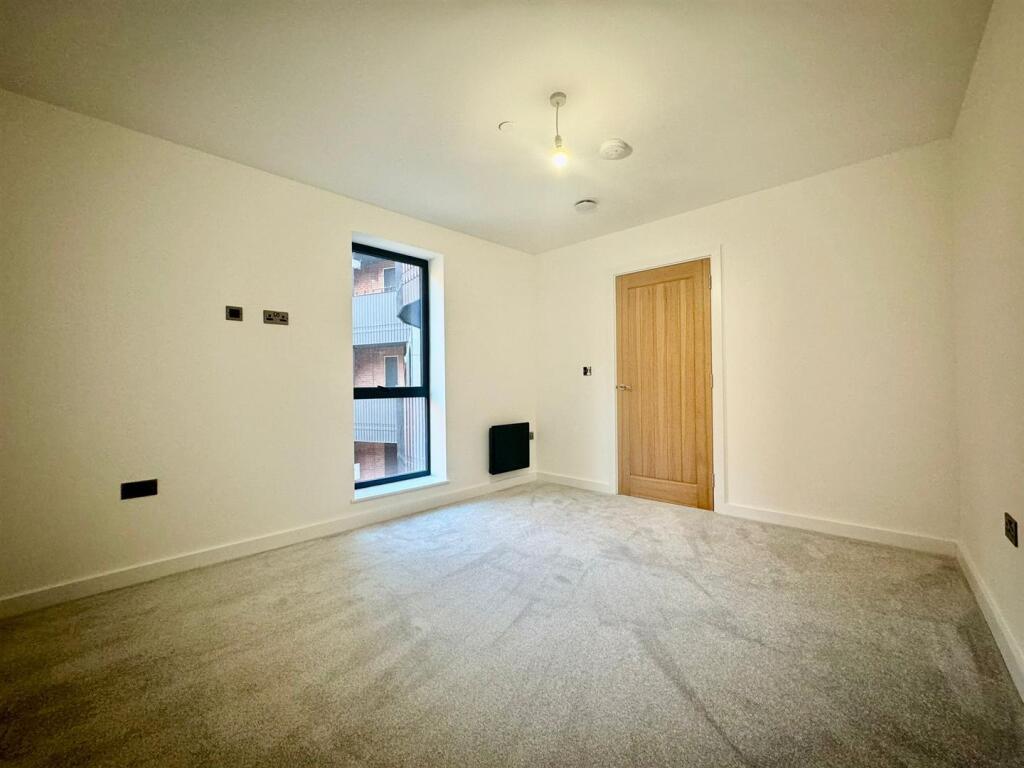 Bedroom pic 2.jpeg