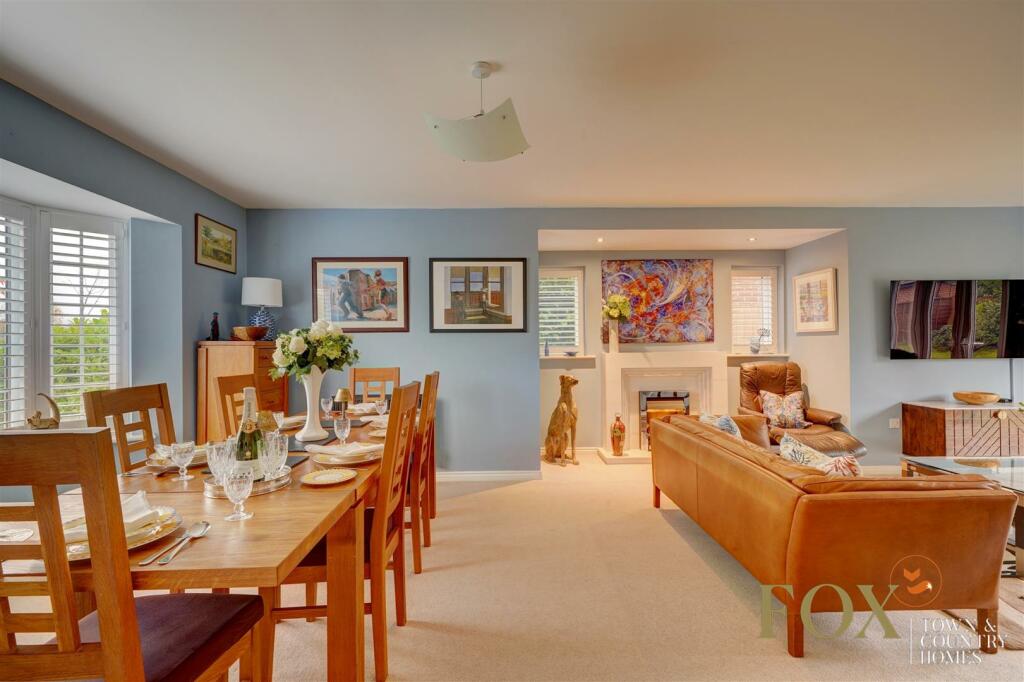 5 Ryecroft Way (16).jpg