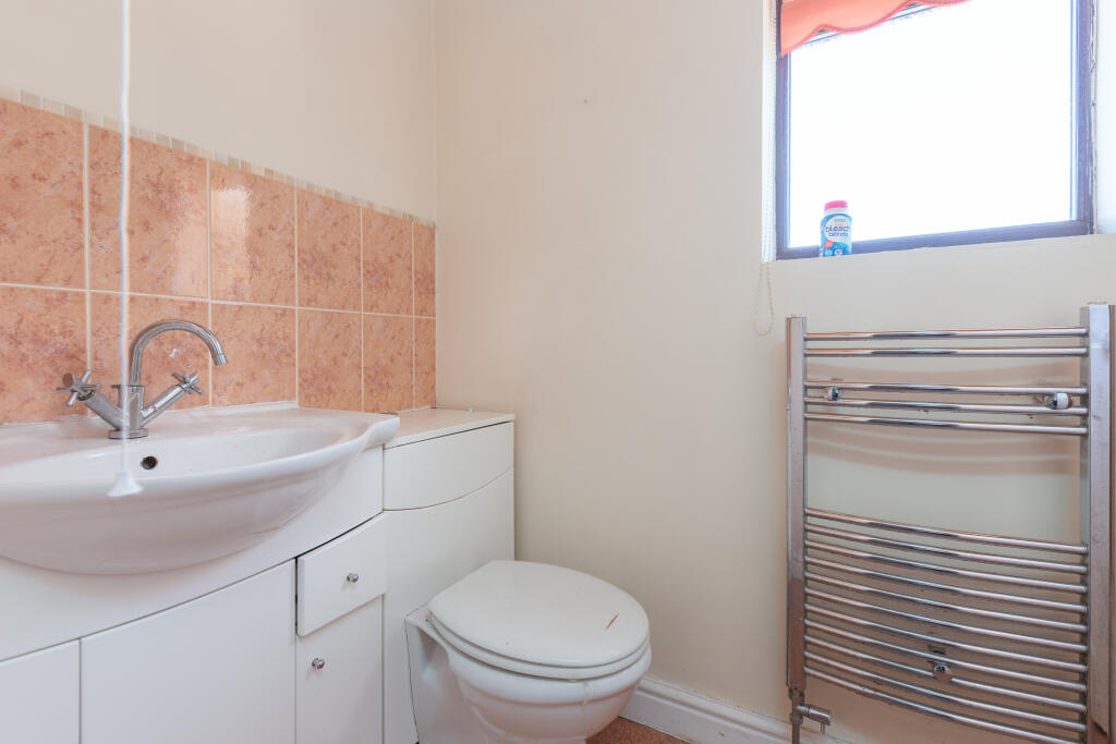 296 WOODHOUSE LANE-6