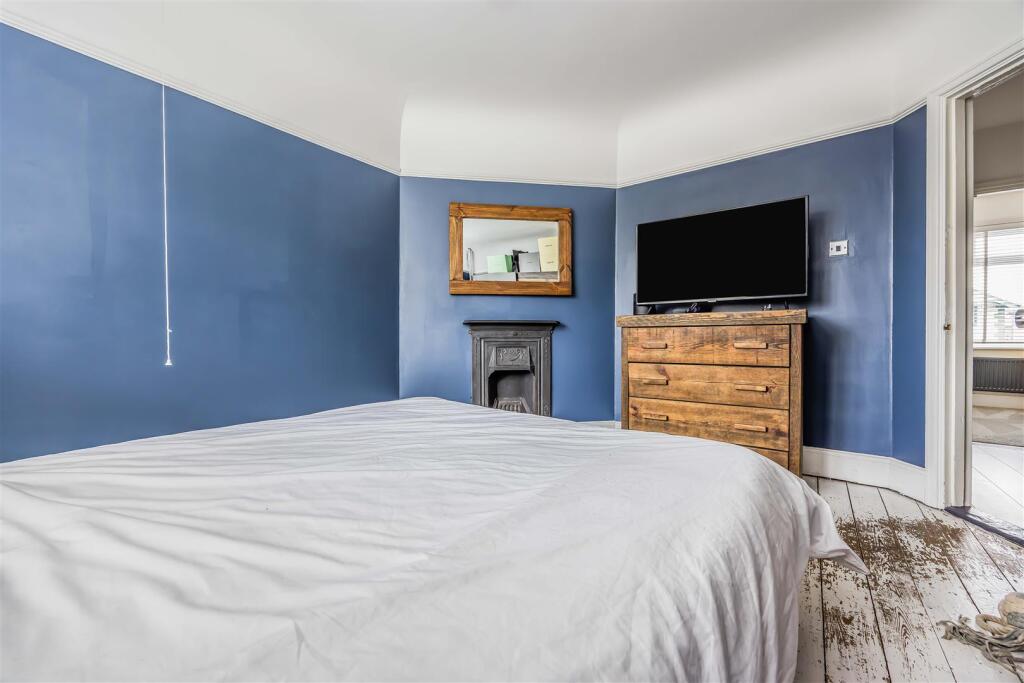 177 Hawthorn Crescent, Cosham-Small-PorticoMarketi