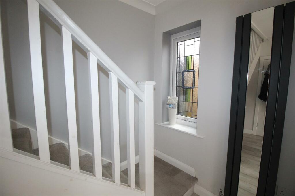 St Thomas Road, 78, stairs.JPG