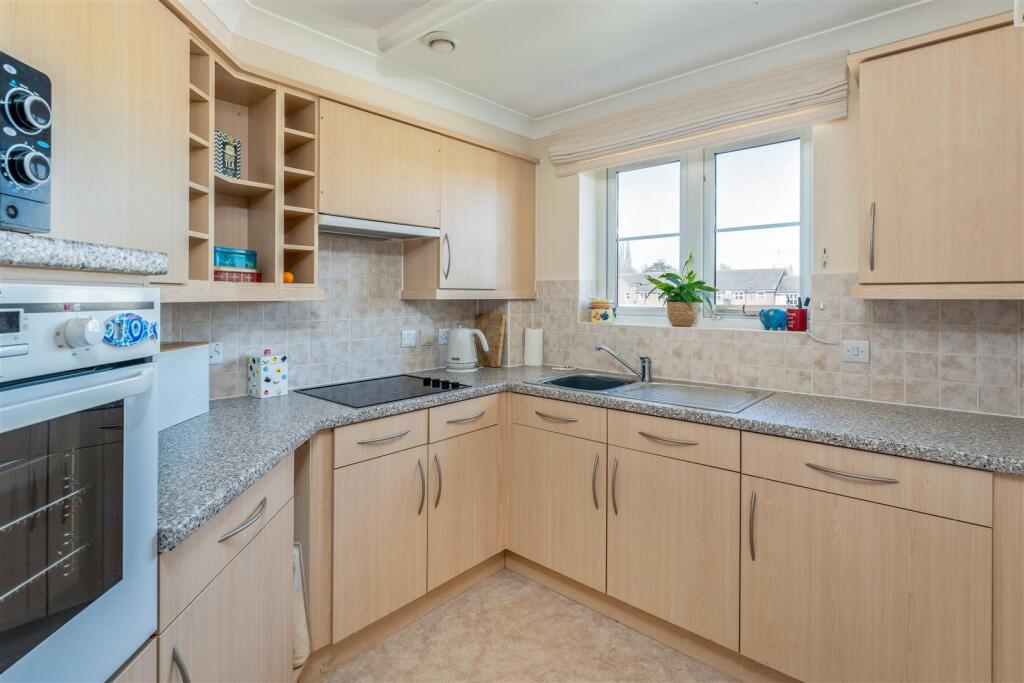 41 Foxhall Court, Banbury-14.jpg