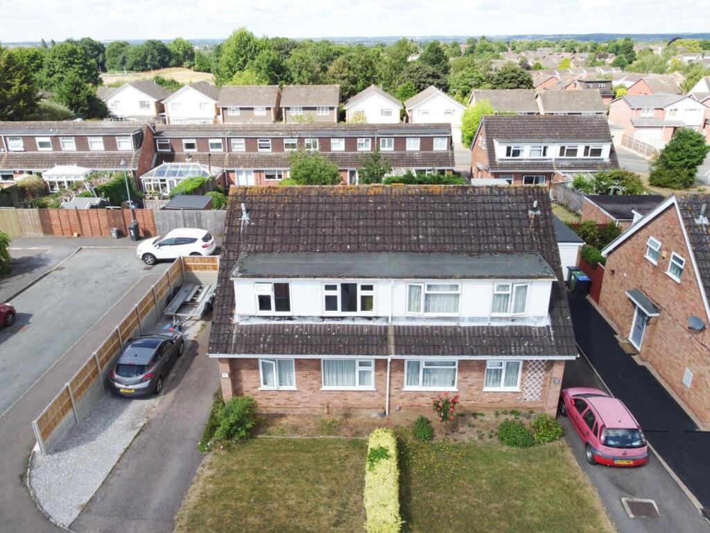10 Severn Close aerial-3.jpg