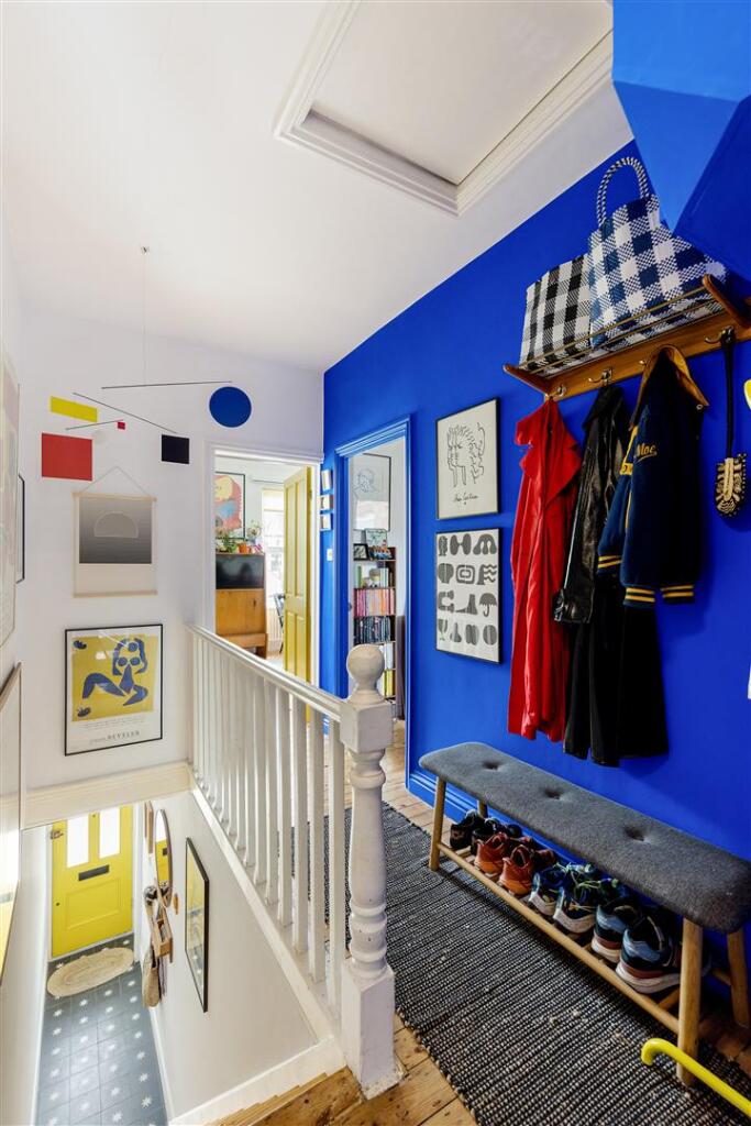 Clementina Road, E18