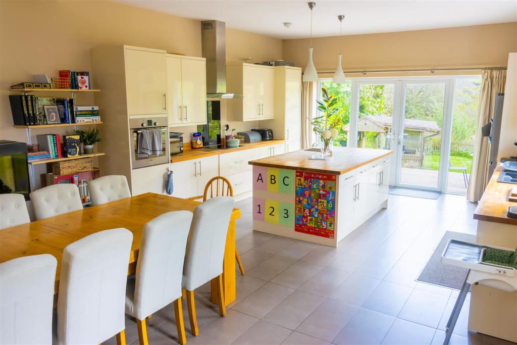 Kitchen 3.jpg