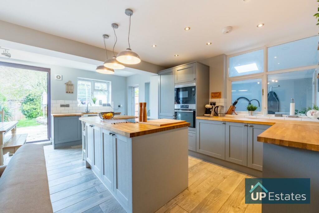 kitchen 2.jpg