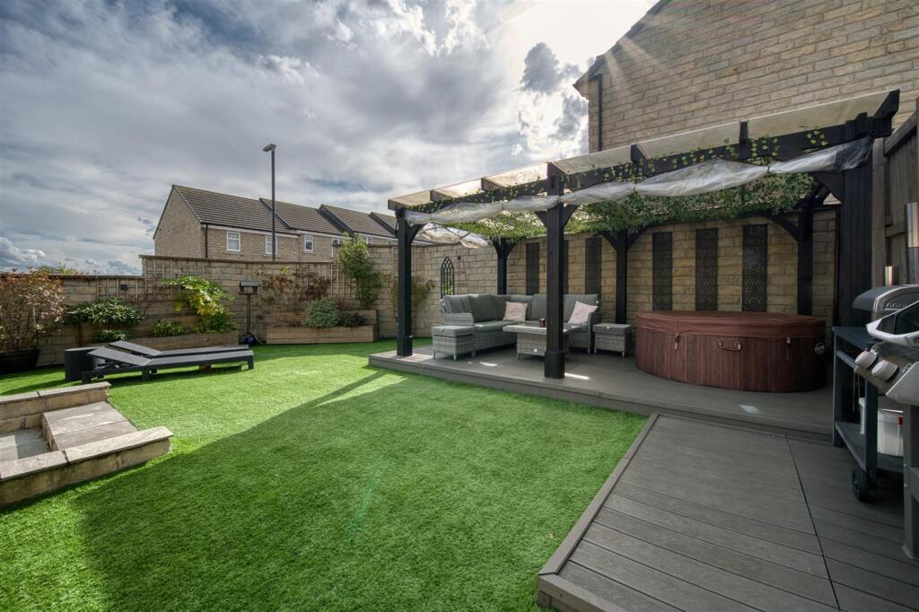 Rear Garden - pergola.jpg