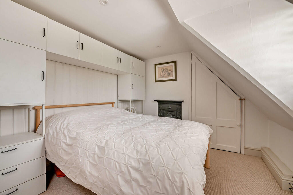 8667870-interior1...