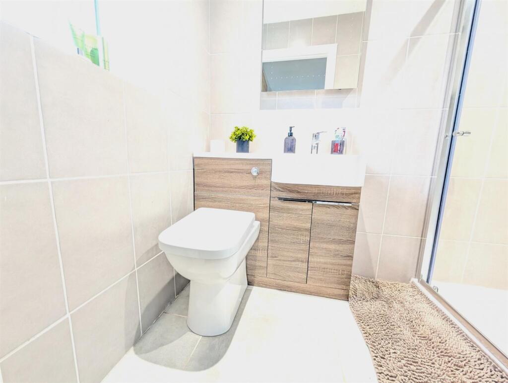 En-Suite a.jpg