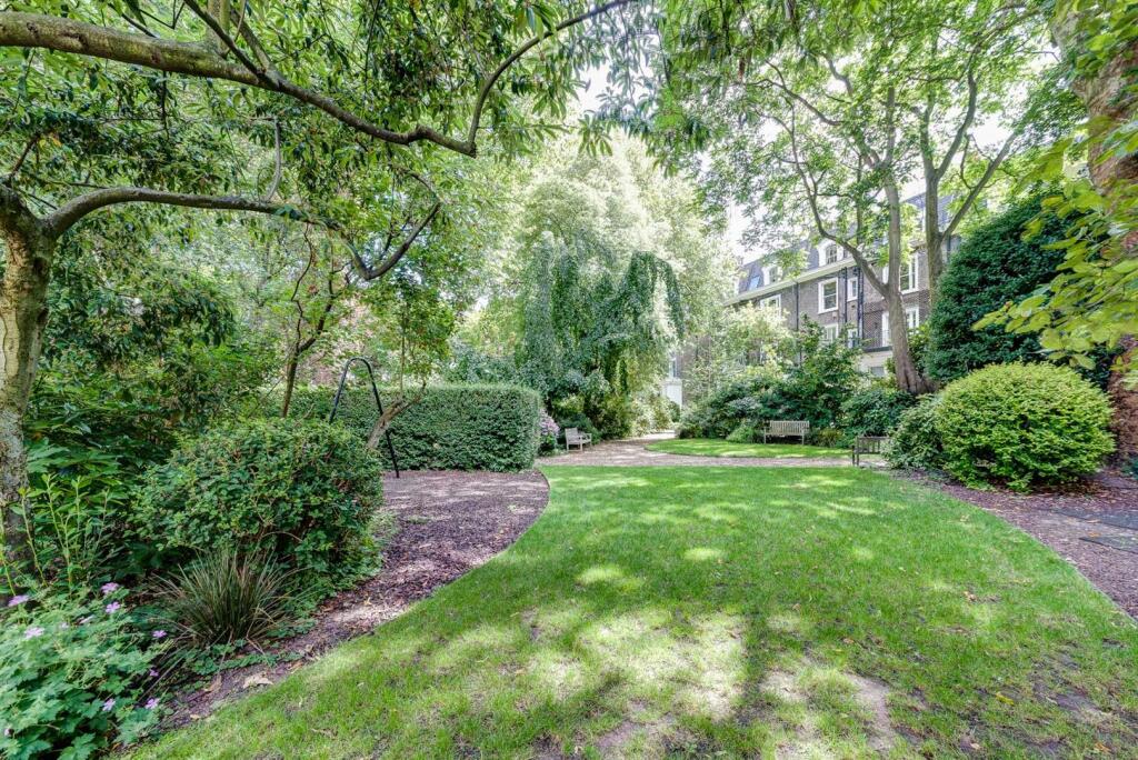 Gledhow Gardens ext PH 1.jpg