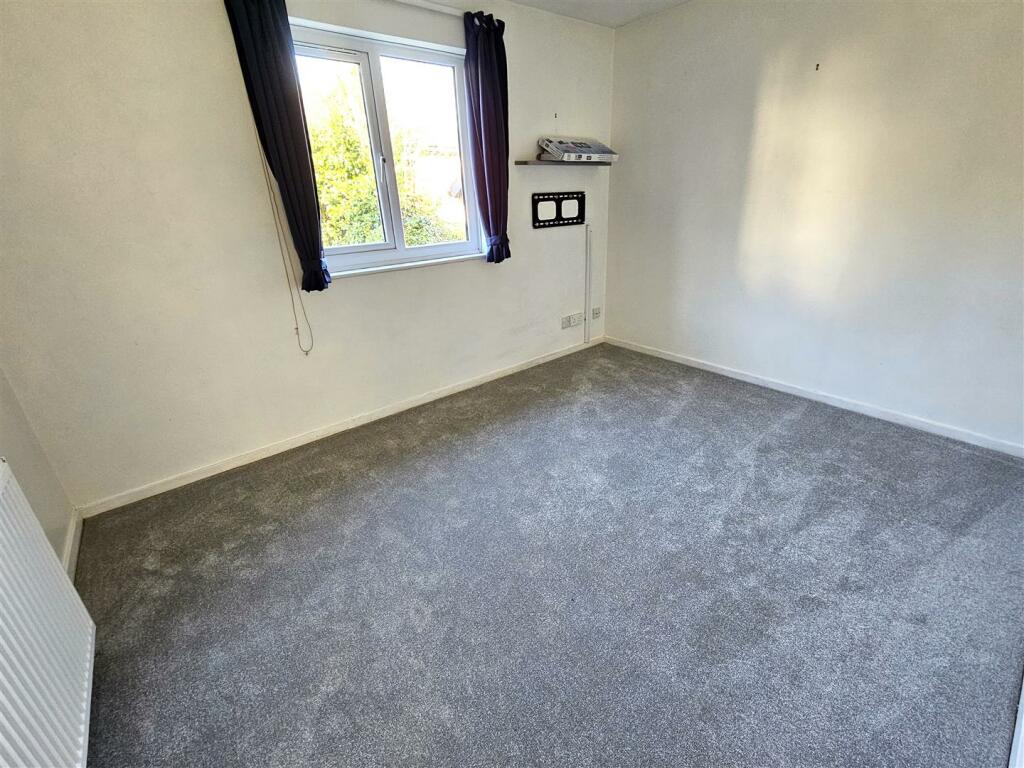 Bedroom 1.jpg