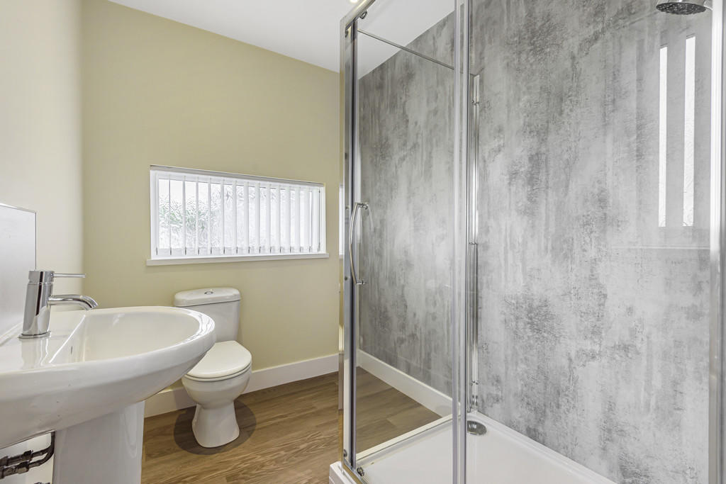Apartment Bathroo...