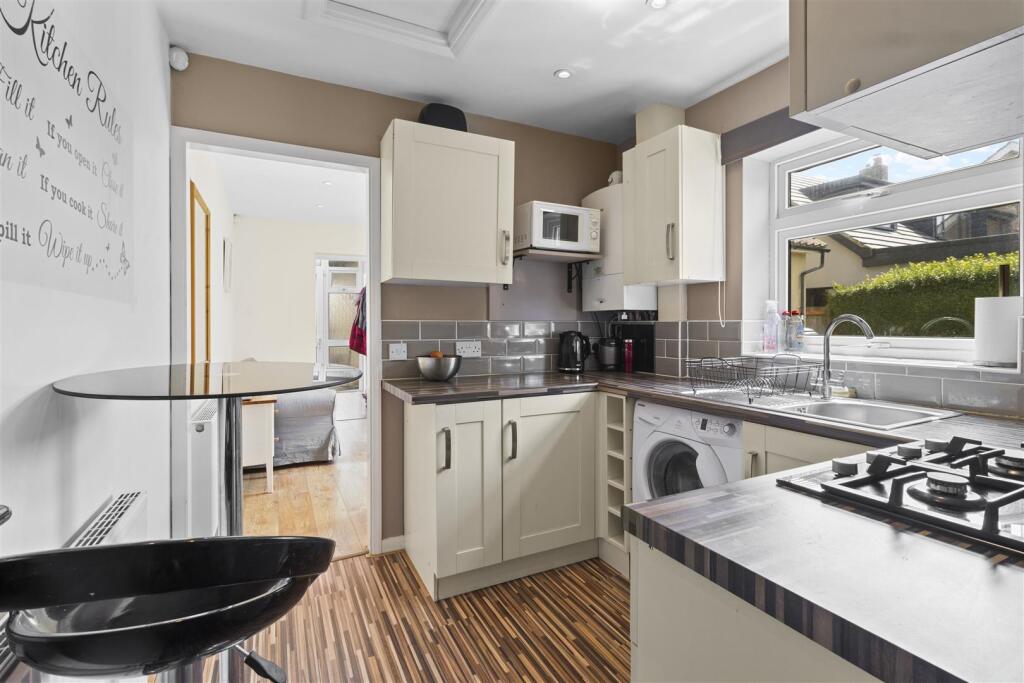 annex kitchen.jpg