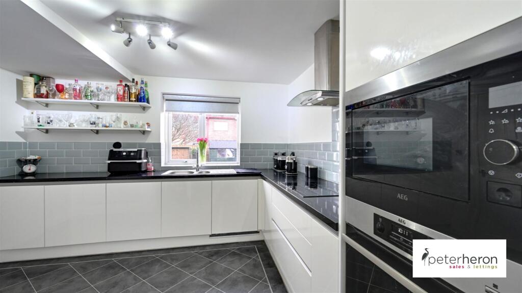 Breakfasting Kitchen