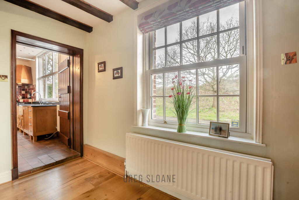 Reading / Dining Room