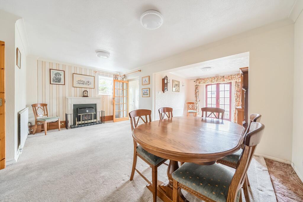 Living Room/Dining Room (2)