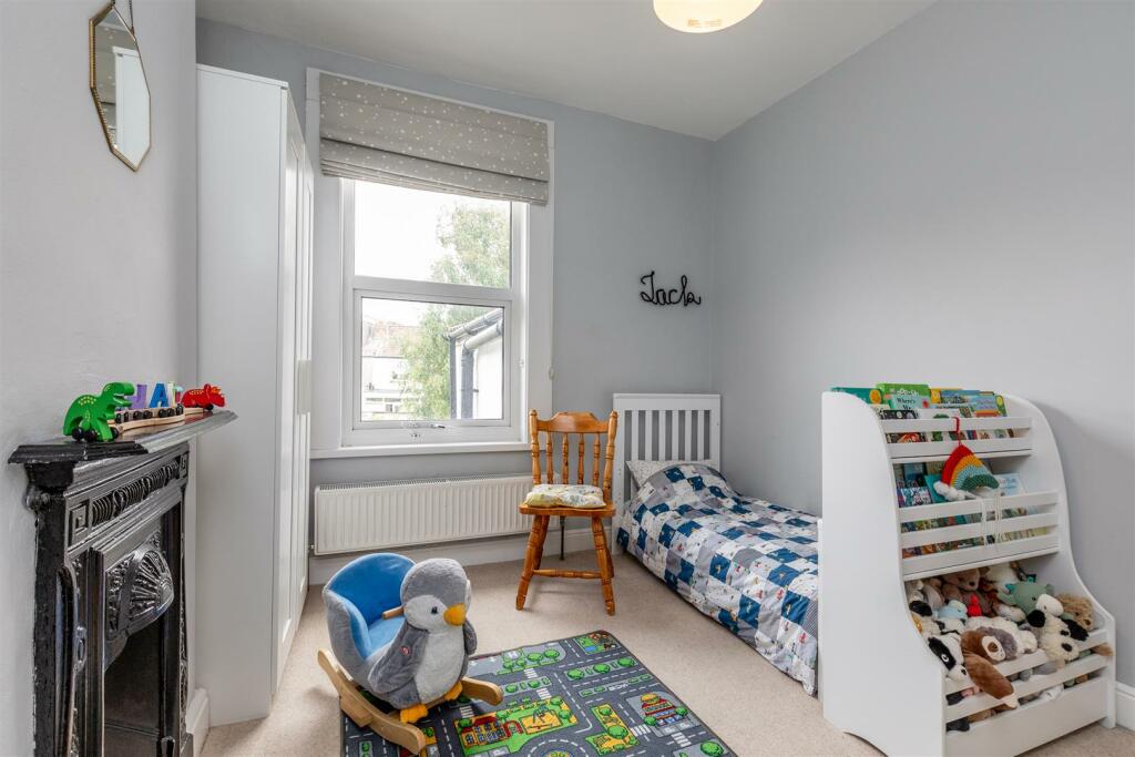 Ellicott Road, Bishopston Bed 2.jpg
