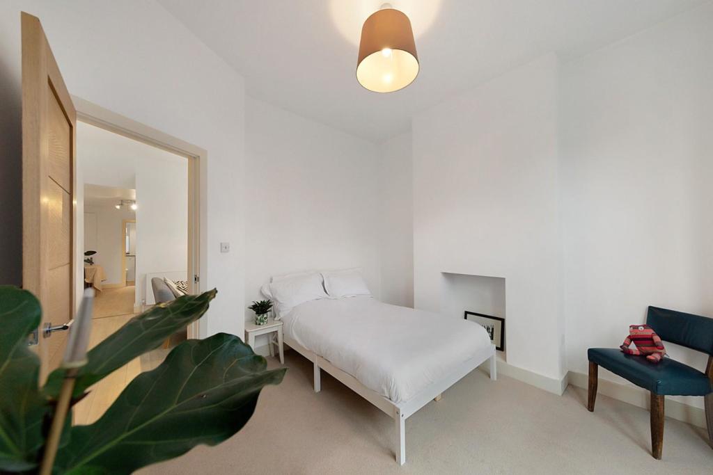 Bedroom (2).jpg