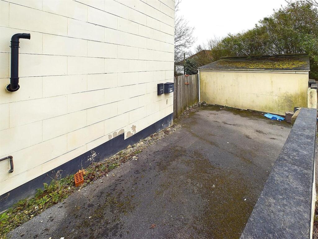 14 - 2 bedroom garden flat.jpg