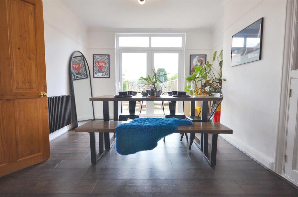 Lounge &amp; Dining Room