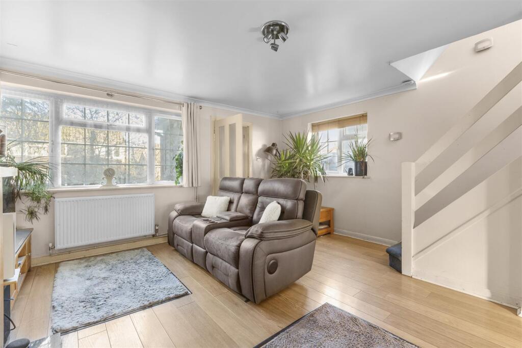 35 Deangarden Rise, HP11 1RF-6.jpg