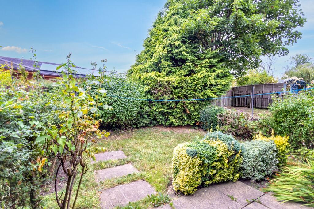 6 Blackbird Gardens, Bradford, West Yorkshire, BD8 0NH