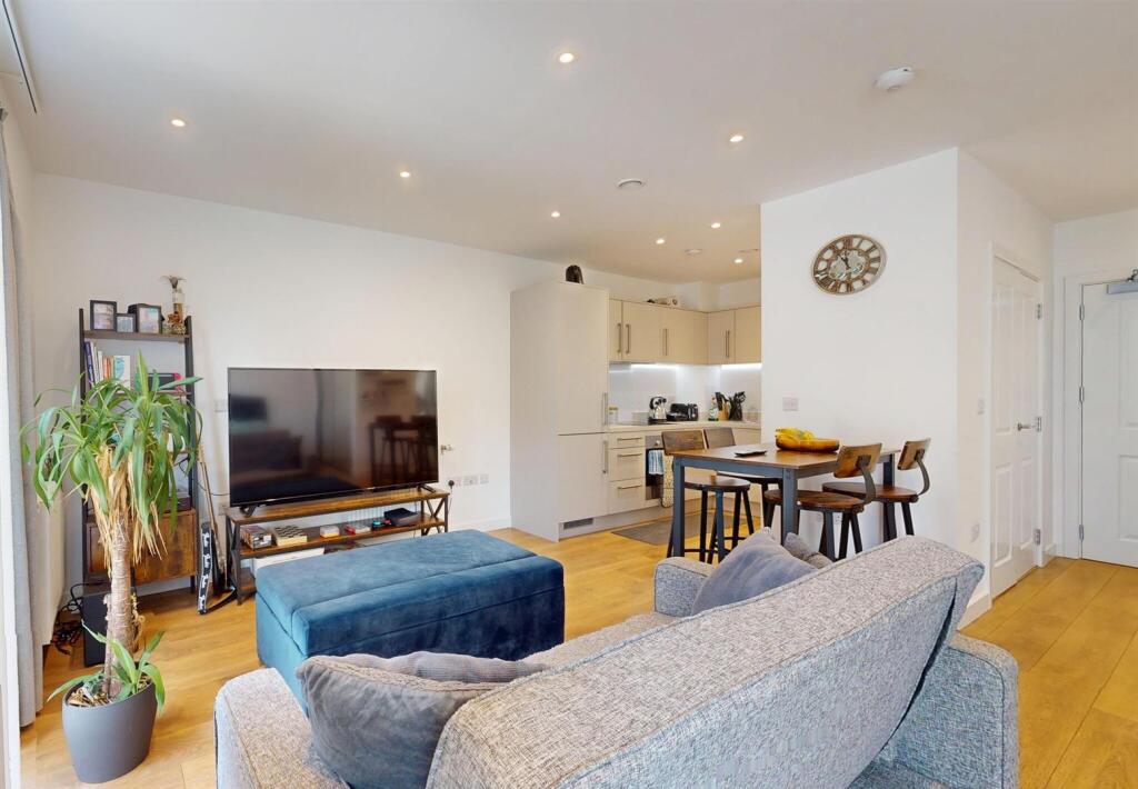 Barrain London - Property to rent in Beckton