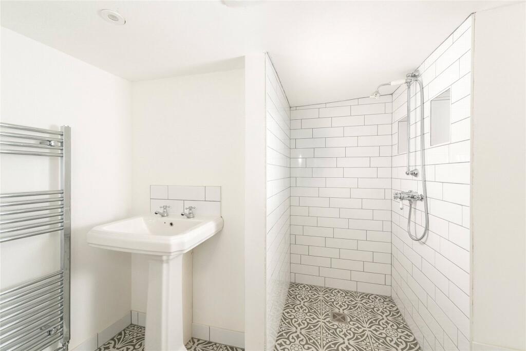 S/F Shower Room